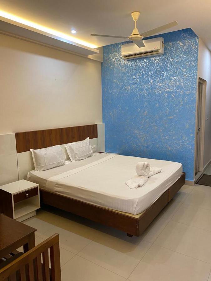 Issacs Regency Hotel Sultan Bathery Exterior photo