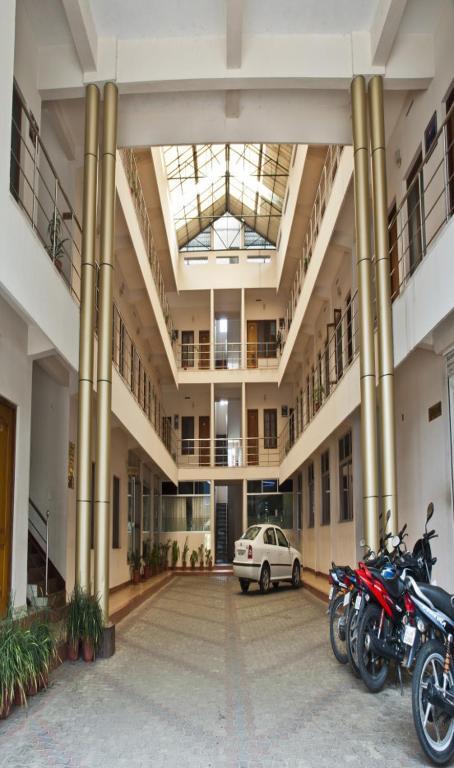 Issacs Regency Hotel Sultan Bathery Exterior photo